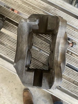 Front Calipers for 2000 Toyota Tacoma 4WD - Image 1 of 4