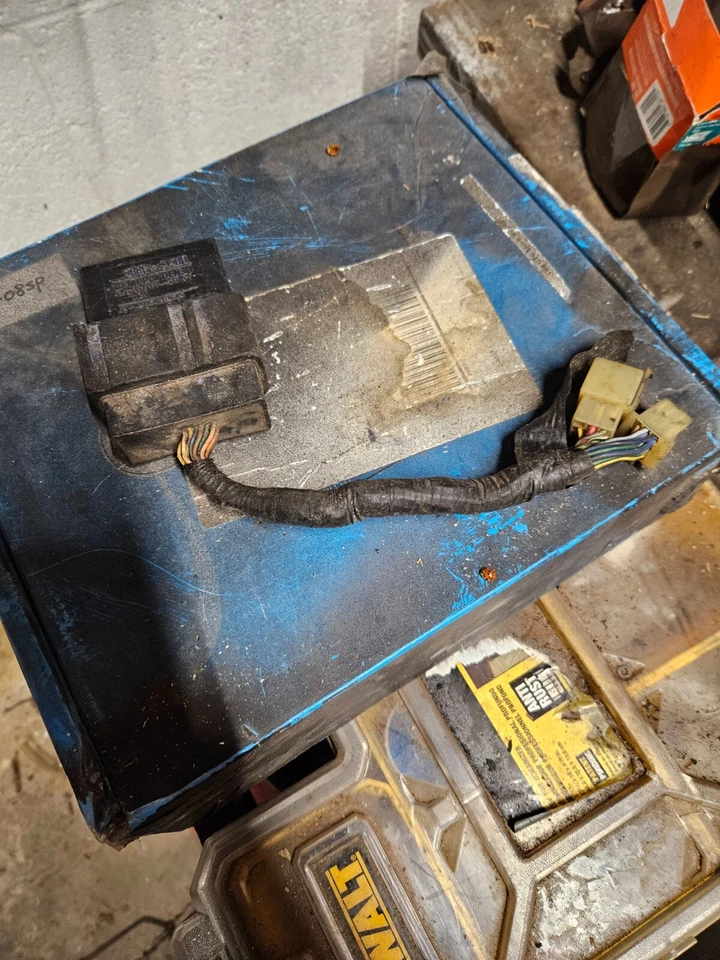 1982-1983 Suzuki GS 1100E faro lámpara relé advertencia 38860-49500 Foto 1 de 1