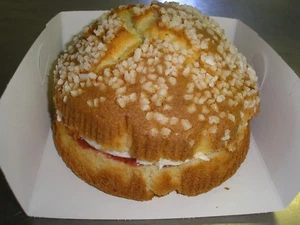 Home Made ROUND VICTORIA SPONGE CAKES x1 Free Postage Family bakery Shop - Picture 1 of 2