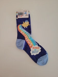 Blue Q Damen Crew Socken Sh*tting Regenbogen Art von Tag Spaß skurril Schlafsaal Schule - Bild 1 von 1