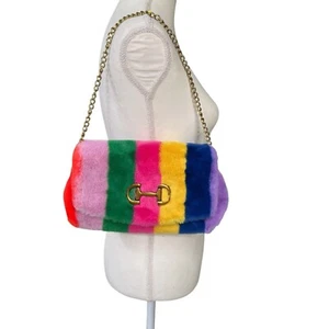 Boden Schultertasche Regenbogen Kunstfell Kette mit goldenen Horsebit Details - Bild 1 von 8