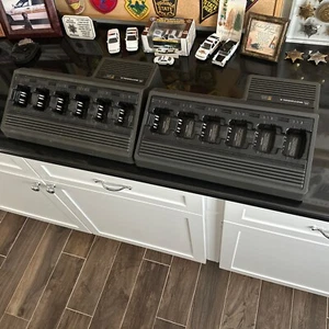 Two Motorola NTN1177 Six Bank Multi Charger ,*READ* - Zdjęcie 1 z 5