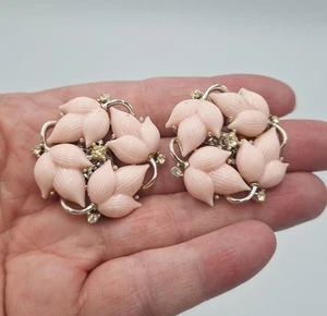 Lisner Pink Lucite Leaf Rhinestone Clip On Earrings Vintage Romantic Barbie Core - Picture 1 of 5