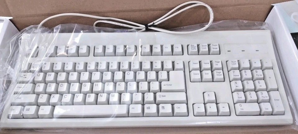 KEYTRONIC WINDOWS PS/2 KEYBOARD M/N: E05366BTOPS2-C FCC ID: FKD46AK5300 RM0-KBRK - Image 1 of 4