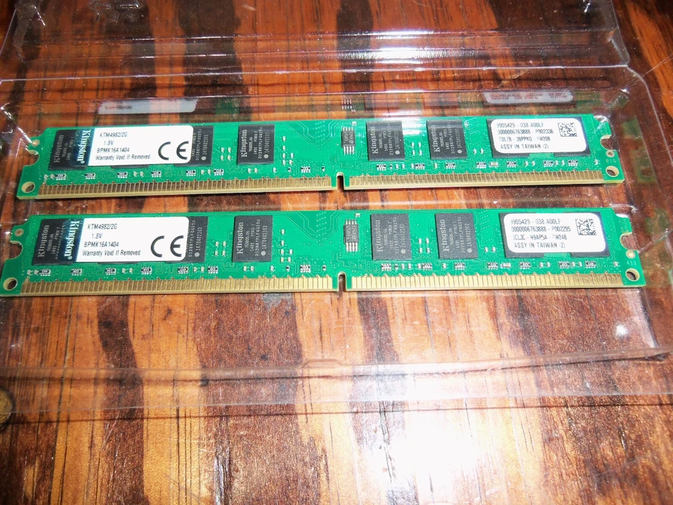 Kingston 4GB (2x2GB) 240-Pin DDR2 SDRAM DDR2 667 PC2 5300 Low Profile KTM4982/2G - Image 1 of 1