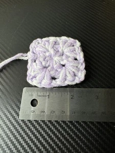 Lot of 65 - 2.5” Crocheted GRANNY SQUARES Afghan Yarn Throw Blanket Blocks - Bild 1 von 4