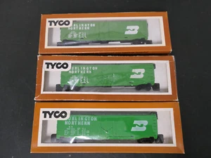 Lot of 3 TYCO HO Scale Burlington-Northern 50' PlugDr BoxCar BN10024 / Cat 339E - Picture 1 of 8