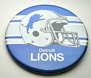 Vintage Detroit Lions NFL Football Team Large Button Pin NOS New 1990s - Foto 1 di 3