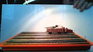 Modellbahnwagen mit Bremserhaus TT offener Wagen mit 8,8 Langrohrgeschütz EP2 DR - Bild 1 von 3