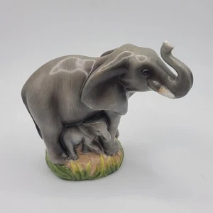 Extintor de velas de animales de safari africano Dept 56 elefante aprendiendo a jugar  - Imagen 1 de 7