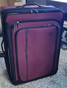Victorinox Burgundy Suitcase 15kg - 23kg - 2 wheels -Extendable - Good Condition - Picture 1 of 19