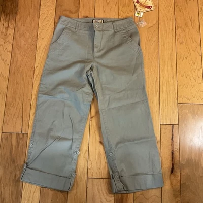 Caribbean Joe NWT 10P Capri Cargo Pants Gray Cotton Roll-Tab Relaxed Beachy - Image 1 of 4