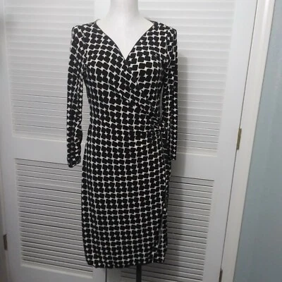 Vestido Studio M Para Mujer Mediano Negro Blanco Estampado Geométrico Lateral Corbata Estilo Envolvente Foto 1 de 4