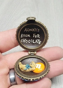 BLUE Resin M&Ms Boyds Bears Trinket Compact "Always Room For Chocolate" 2005 - Picture 1 of 3
