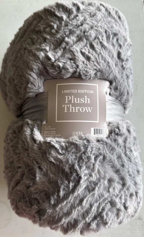 ULTA Beauty Edición Limitada Peluche Tiro Imitación Piel Manta Gris, 50” x 60”, Nueva Foto 1 de 1