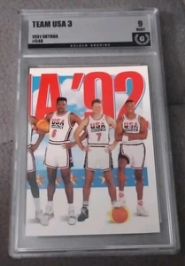 Calificado 9 1991-92 Skybox - Larry Bird, Scottie Pippen, Patrick Ewing #546 EE. UU. - Imagen 1 de 2