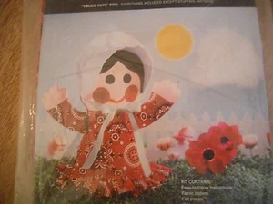 "NUEVO Kit de Fabricación de Muñecas Creativas Needlecraft 1973 ""Calico Kate"" de Avon - Imagen 1 de 2