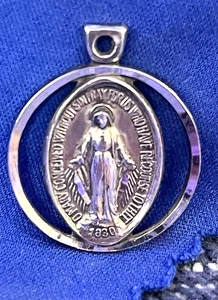 Antiguo colgante medalla redonda capilla de María milagrosa relleno de plata vintage - Imagen 1 de 6