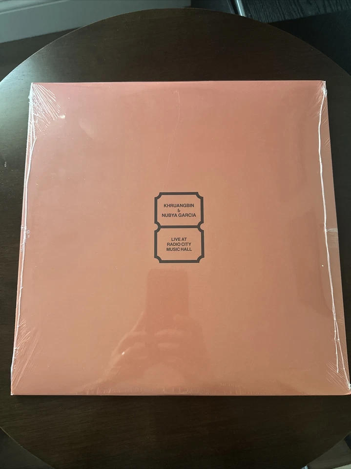 Khruangbin & Nubya Garcia - Live at Radio City Music Hall LP NEW Foto 1 de 1