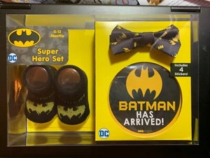 Juego de calcetín, corbata de moño e hito de Batman nuevo en caja bebé niño DC Comics - Imagen 1 de 6