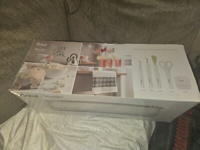 Máquina de corte inteligente Cricut Explore Air 2 edição MARTHA STEWART dourada com ferramentas - Imagem 1 de 2