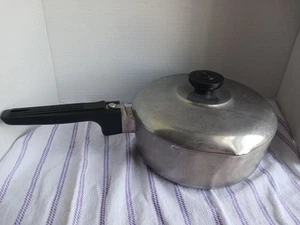 Wagner Ware Magnalite 2 Qt Sauce Pan And Lid Double Pour 4682 Vintage - Picture 1 of 10