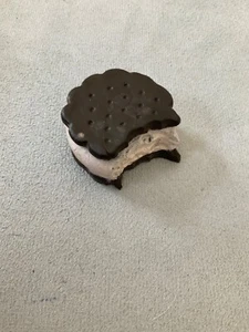 Vanderbilt Ice Cream Cookie Sandwich Refrigerator Magnet - Picture 1 of 2