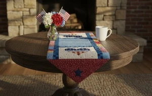 Patriotisch Amerikanisch Gesteppt Tischläufer Love USA 36x13 Rot Weiß Blau - Bild 1 von 7