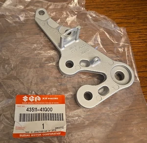 Genuine Suzuki GSXR1000 2005/06 Right Front Footrest Holder Bracket 43511-41G00 - Picture 1 of 7