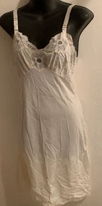 Vintage Slip, Pretty Floral Lace, No Tag, Scalloped Bottom Edge, Guess 34ish - Picture 1 of 7