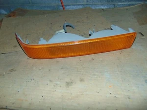 RIGHT PASSENGER FRONT Park Marker Light Turn Signal 98-05 BLAZER S10/JIMMY S15 - Picture 1 of 3