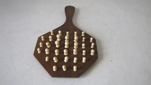 ANTIQUE WOODEN GAME, SOLITAIRE EARLY 900 ERA - COLLECTIBLE - Picture 1 of 9