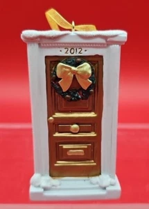 Adorno Puerta Delantera Color Bronce con Corona con Fecha 2012 - Imagen 1 de 5
