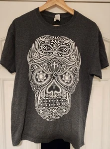 Gray and white sugar skull t-shirt size Med - Picture 1 of 3