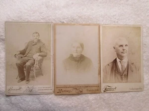 1890er JAHRE SCHRANKKARTE HÜBSCHER MANN MIT SCHNURRBART UND ANDERE - Bild 1 von 4