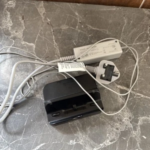CARGADOR Y SOPORTE CABLE DE ALIMENTACIÓN OFICIAL NINTENDO WII U TABLET/GAMEPAD WUP-011. - Imagen 1 de 2