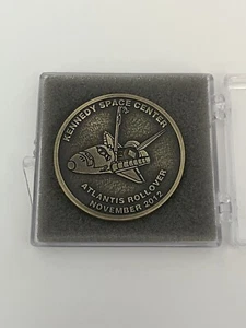 NASA KSC SPACE SHUTTLE ATLANTIS CELEBRATE THE JOURNEY ROLLOVER COIN - NOV 2012 - Picture 1 of 4