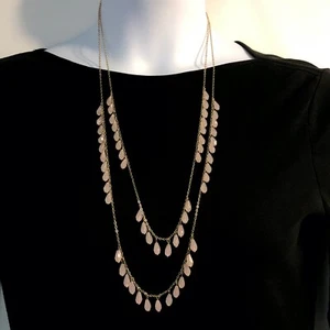 Collar Avon Rosa Largo Facetado Lágrima Cuentas Cuelga 2 Hilos - Imagen 1 de 4