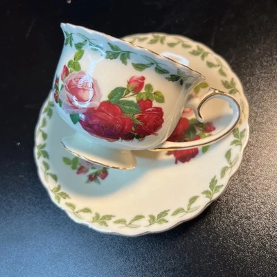 Juego de regalo taza de té y platillo de porcelana Burton+Burton RAMO DE ROSAS Foto 1 de 4