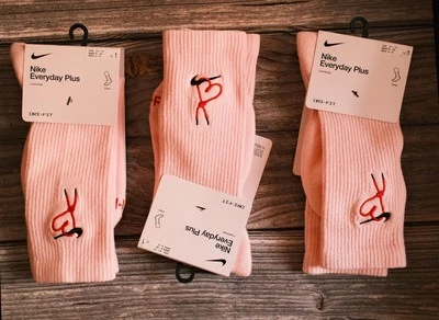 Calcetines para mujer Nike Dri-Fit San Valentín corazón rosa (3 pares) talla 6-10 ¡¡Ahora!!! Foto 1 de 3