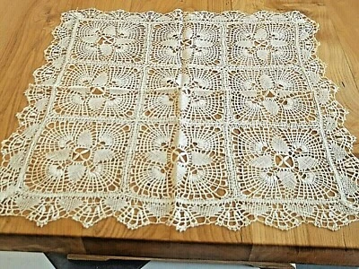 Linge ancien Napperon en dentelle coton écrue   54 x 54 cms - Photo 1/4