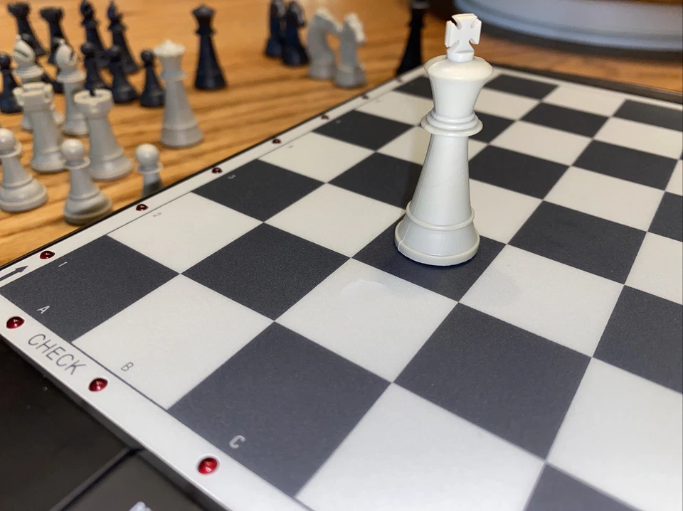 Saitek KASPAROV Magnetic Sensor Chess Replacement Light Gray/white King 1 Pc - Image 1 of 1