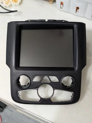 RADIO 8,4 HARMAN VP3 NA DODGE RAM 1500 2500 3500 Foto 1 de 4