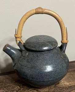 Teiera stile giapponese in ceramica fatta a mano con manico in bambù firmata artista - Foto 1 di 6