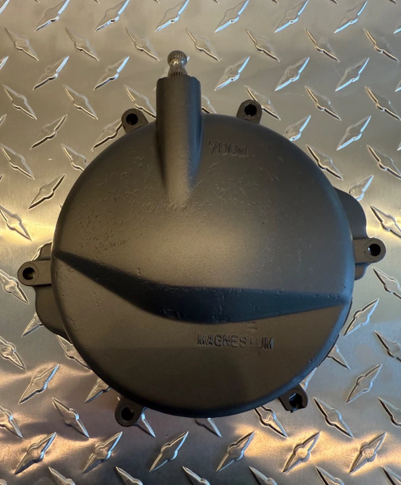 Cubierta de embrague exterior Suzuki RM125 Foto 1 de 4