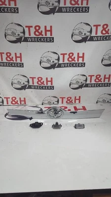 2011 - 2015 Toyota Camry Sedan FWD Bootlid Garnish - image 1 of 3