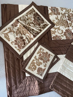 Juego de edredón para colcha acolchada marrón con fundas de almohada y cojines Foto 1 de 2