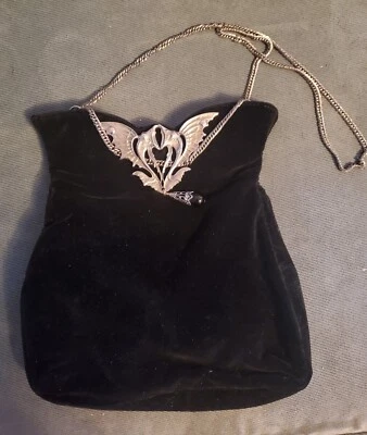 Linda Bolsa de Veludo Park Lane Preta Corrente de Prata Peixe Voador Joia Preta - Imagem 1 de 3