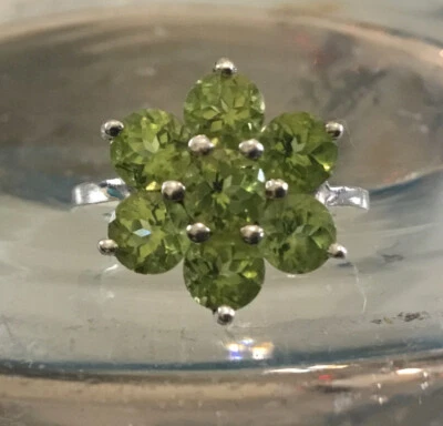 Stunning sparkly peridot flower ring in sterling silver/ rhodium size 6 - Image 1 of 4