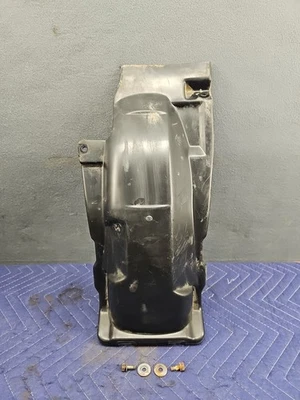 81-83 GUARDABARROS INTERIOR TRASERO YAMAHA SECA XJ550 XJ 550 CON HERRAJES OEM USADO Foto 1 de 3